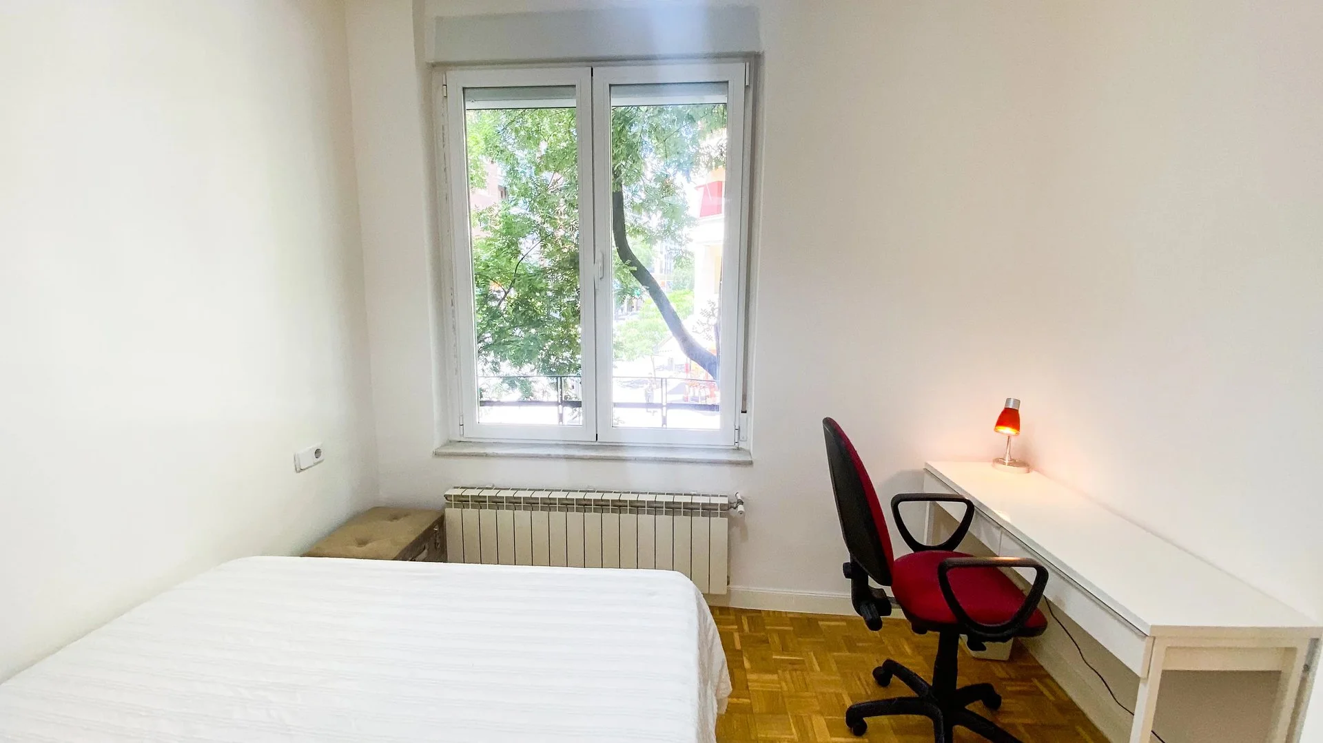Confortevole e spaziosa stanza per studenti in 