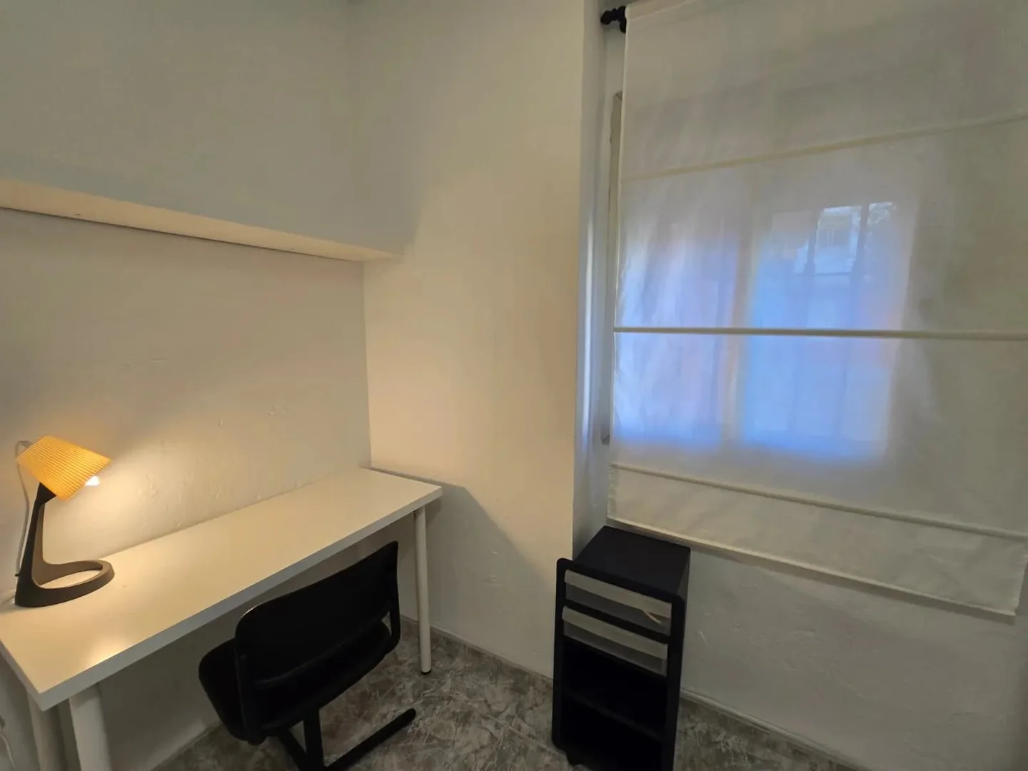 Habitación estudiantil económica cerca del campus en 