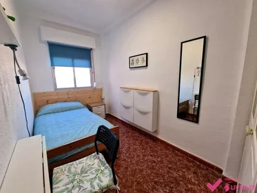 Habitación compartida en Barriada la Palmilla, 5, esc. 0 4º 4.2, imagen 1 de 37
