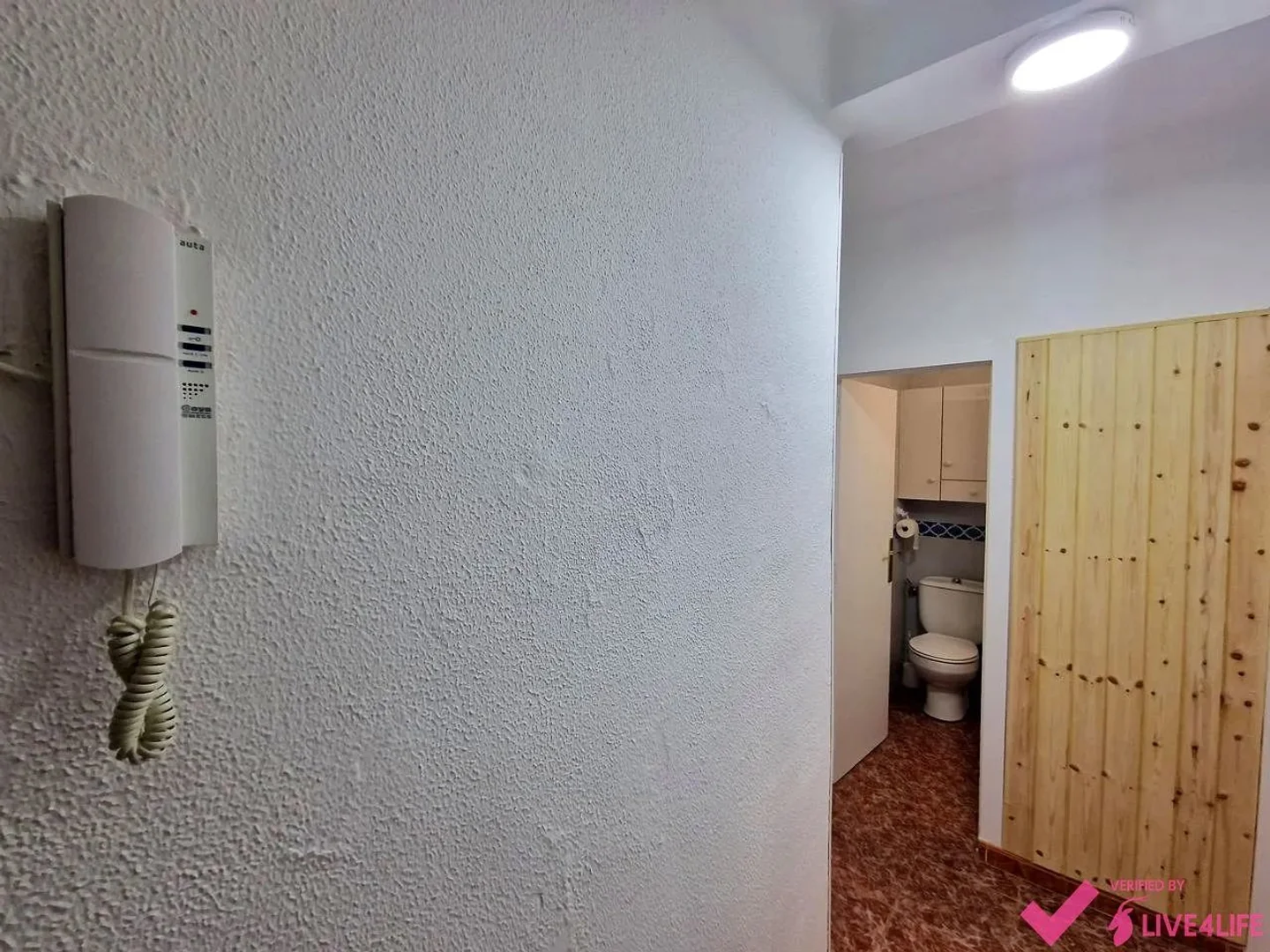 Habitación estudiantil económica cerca del campus en