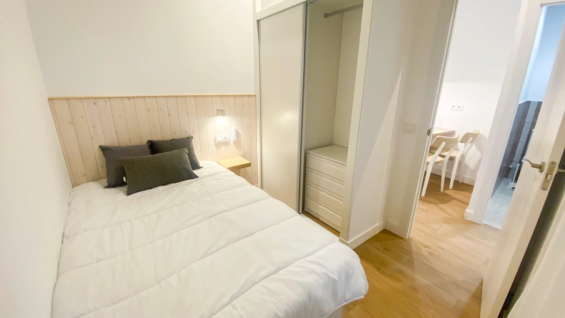 Economical student room with convenient location in 