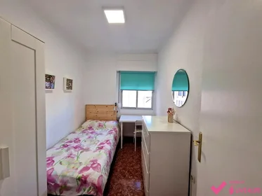 Habitación compartida en Barriada la Palmilla, 5, esc. 0 4º 4.1, imagen 1 de 36