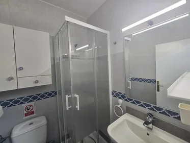 Habitación compartida en Barriada la Palmilla, 5, esc. 0 4º 4.1, imagen 5 de 36