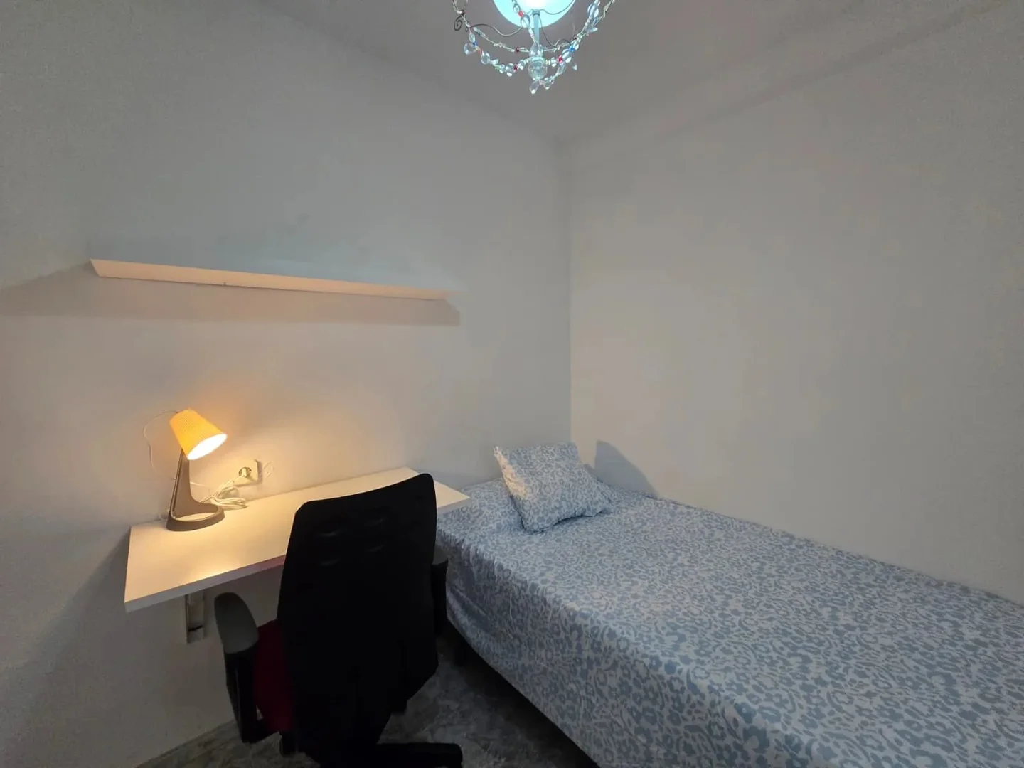 Habitación estudiantil económica con ubicación conveniente en 