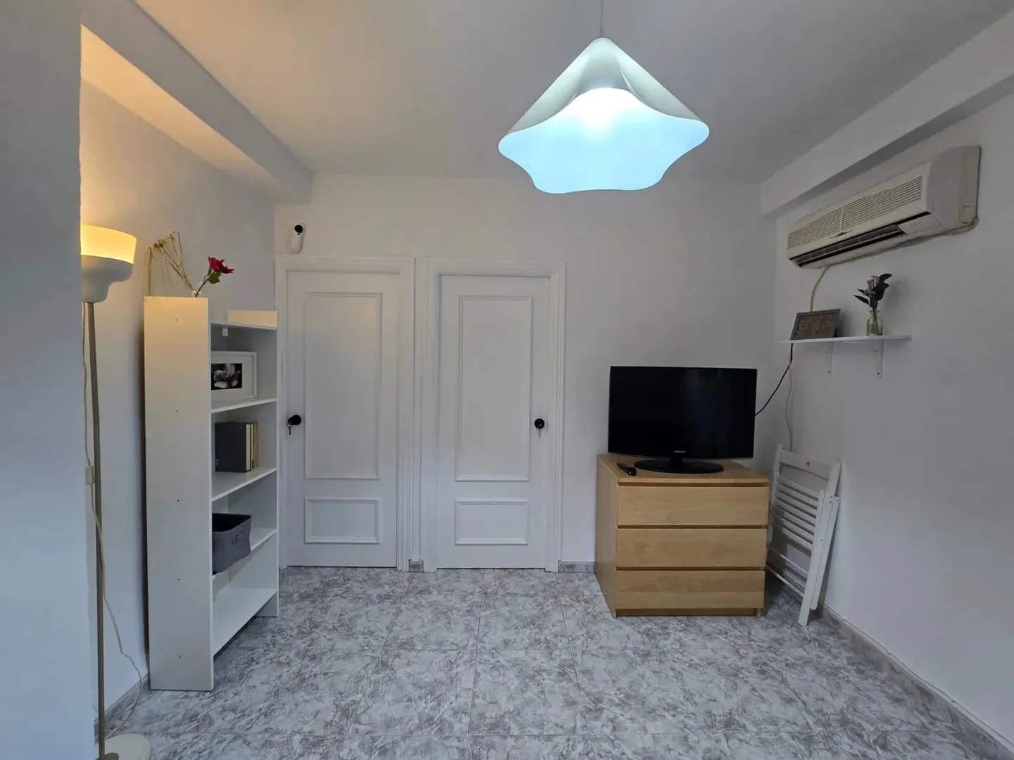 Habitación estudiantil económica cerca del campus en 