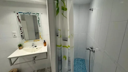 Shared room at Carrer Mestre Marçal, 7, esc. 0 4º 0, image 8 of 26