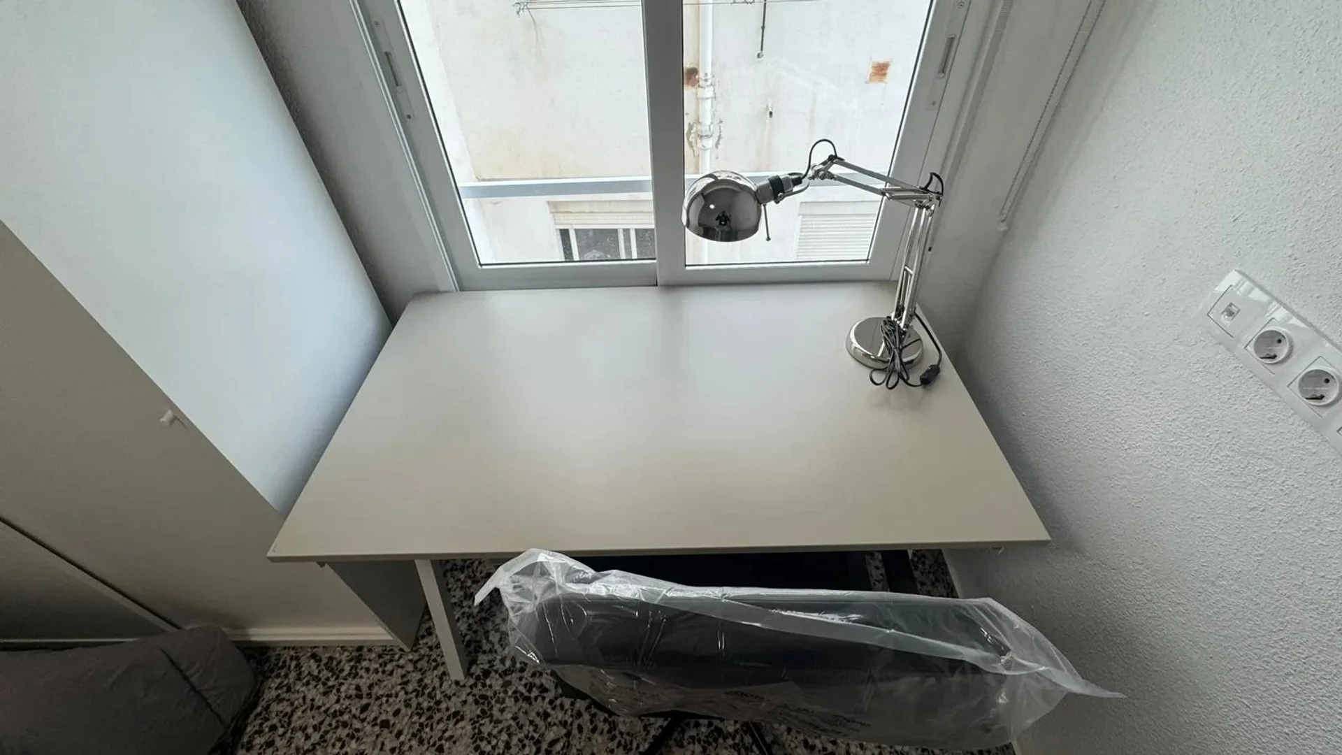 Room for rent in student apartment in , fully furnished