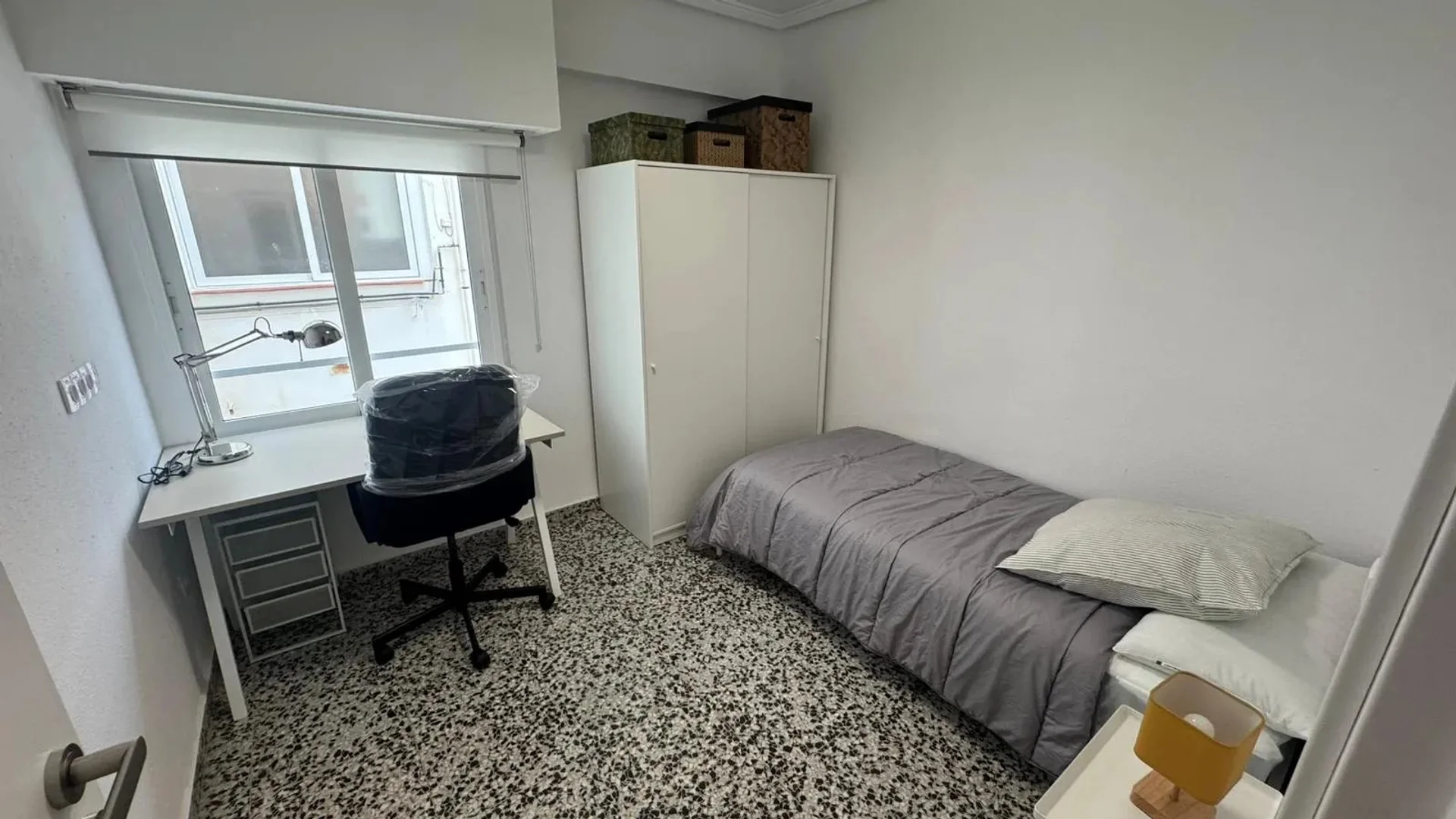 Chambre d'étudiant fonctionnelle parfaite pour étudier dans