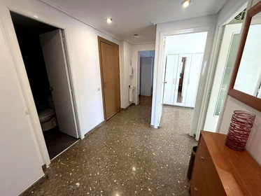 Shared room at Calle Marqués de la Ensenada, 38, esc. 0 7º 3.2, image 6 of 15