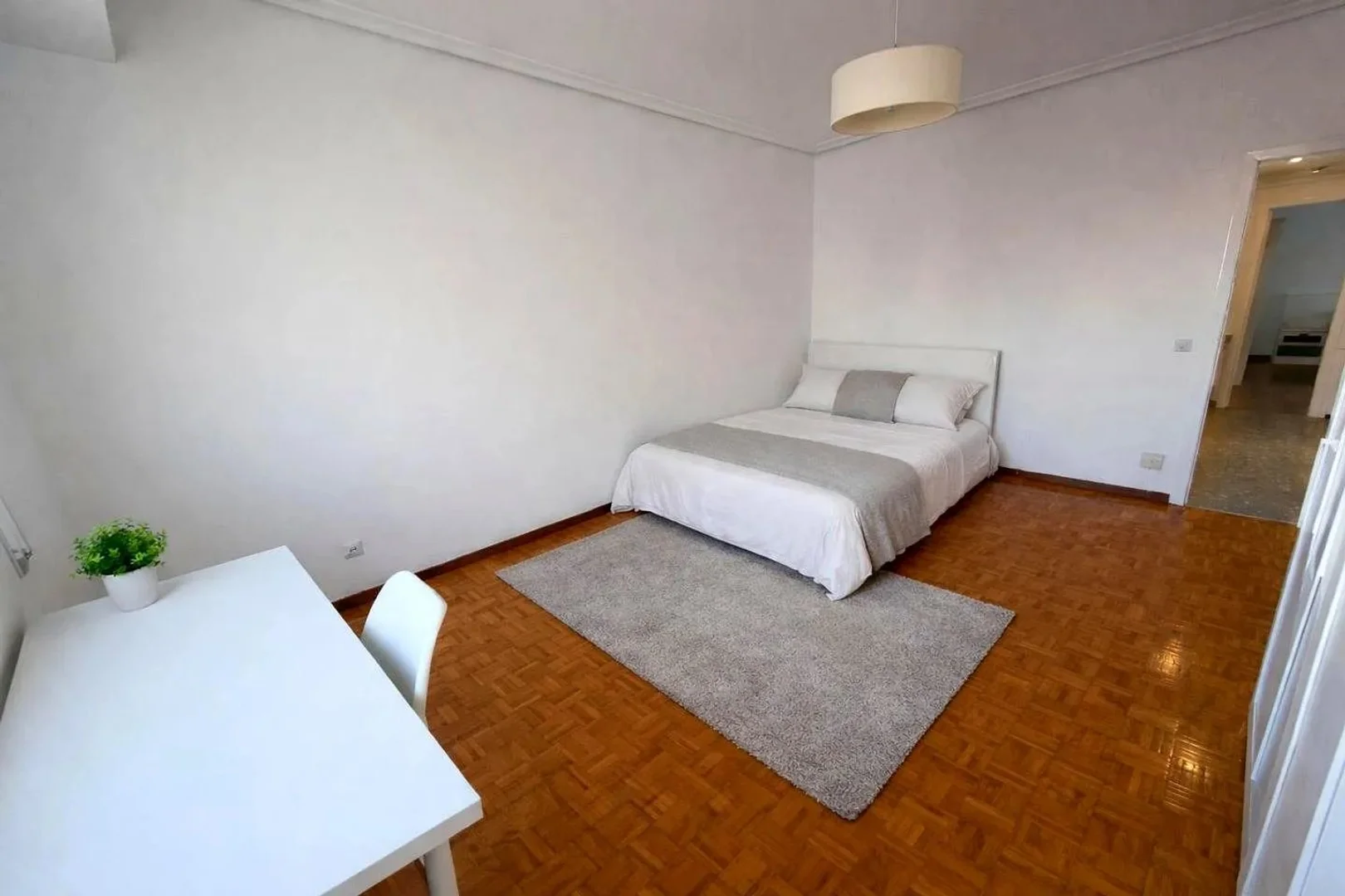 Economical student room with convenient location in 