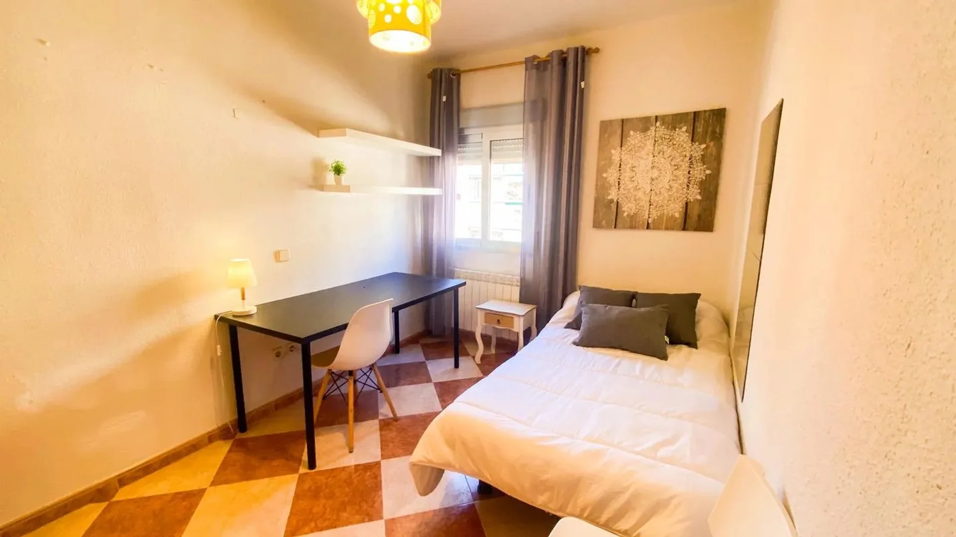 Habitación estudiantil económica con ubicación conveniente en 