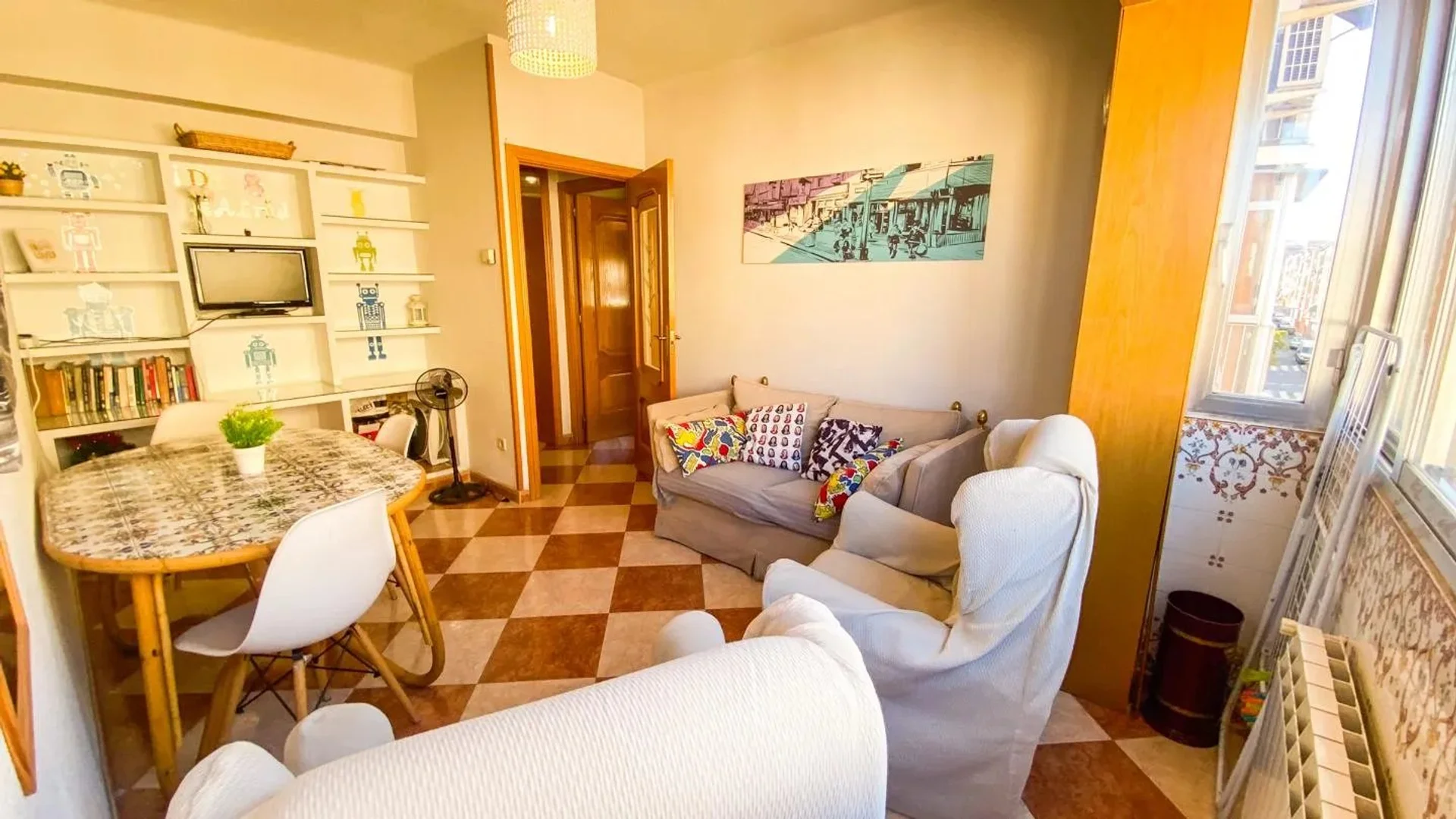 Habitación estudiantil económica cerca del campus en 