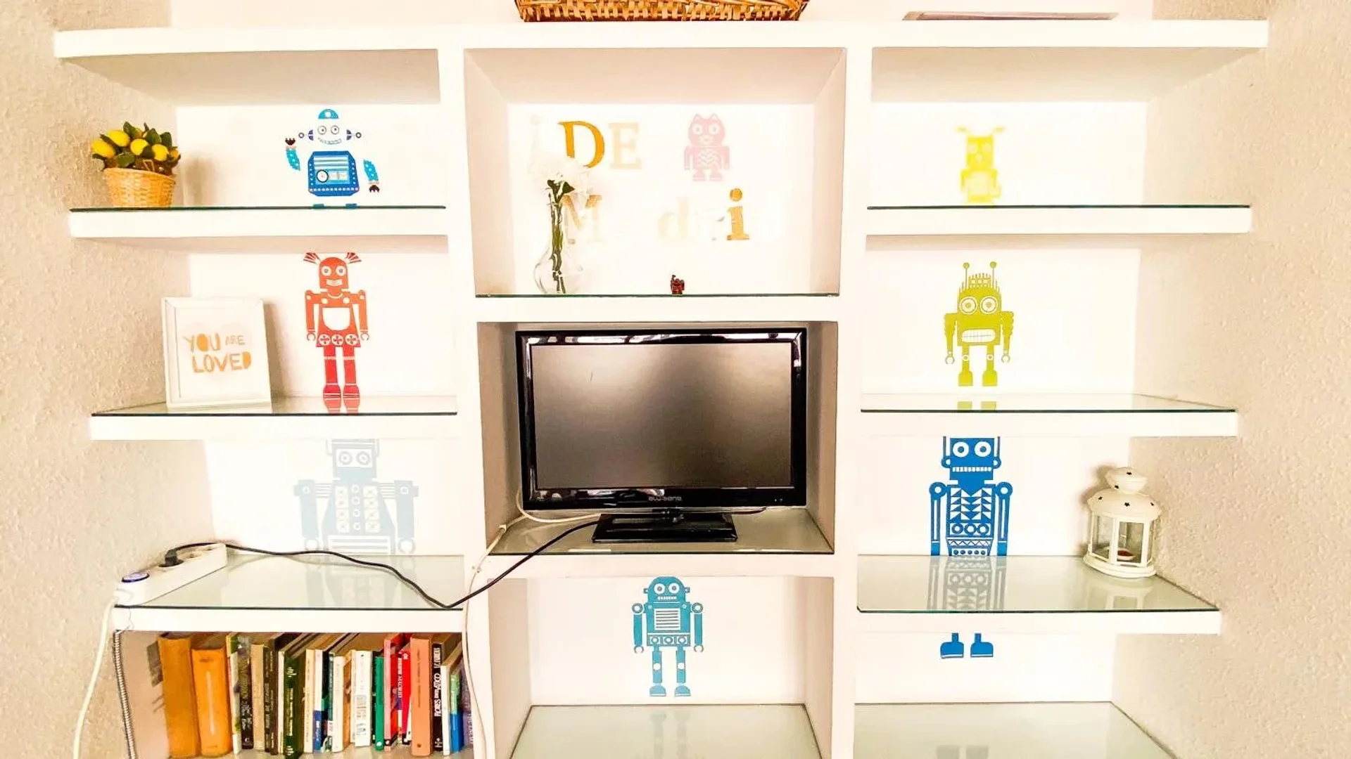 Habitación estudiantil luminosa y aireada con fácil acceso a la universidad en 