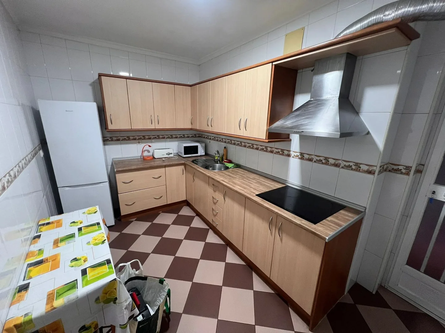 Room for rent in student apartment in , fully furnished
