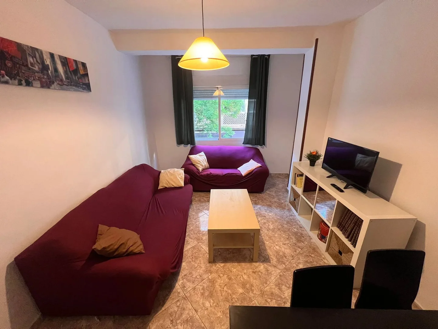 Affordable room for students with ample lighting in 