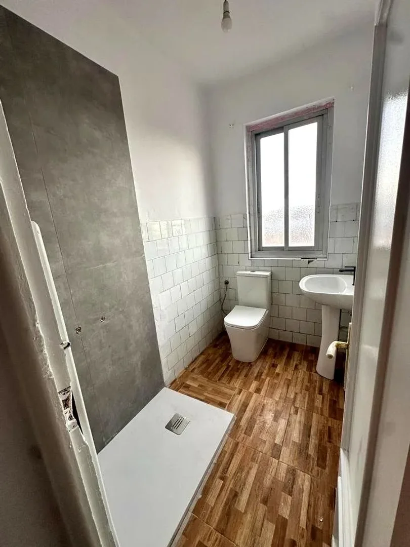 Quarto de estudante económico com localização conveniente em 