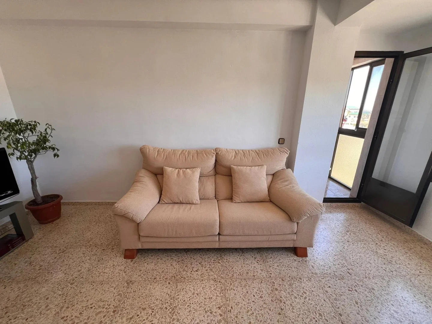Room for rent in student apartment in , fully furnished