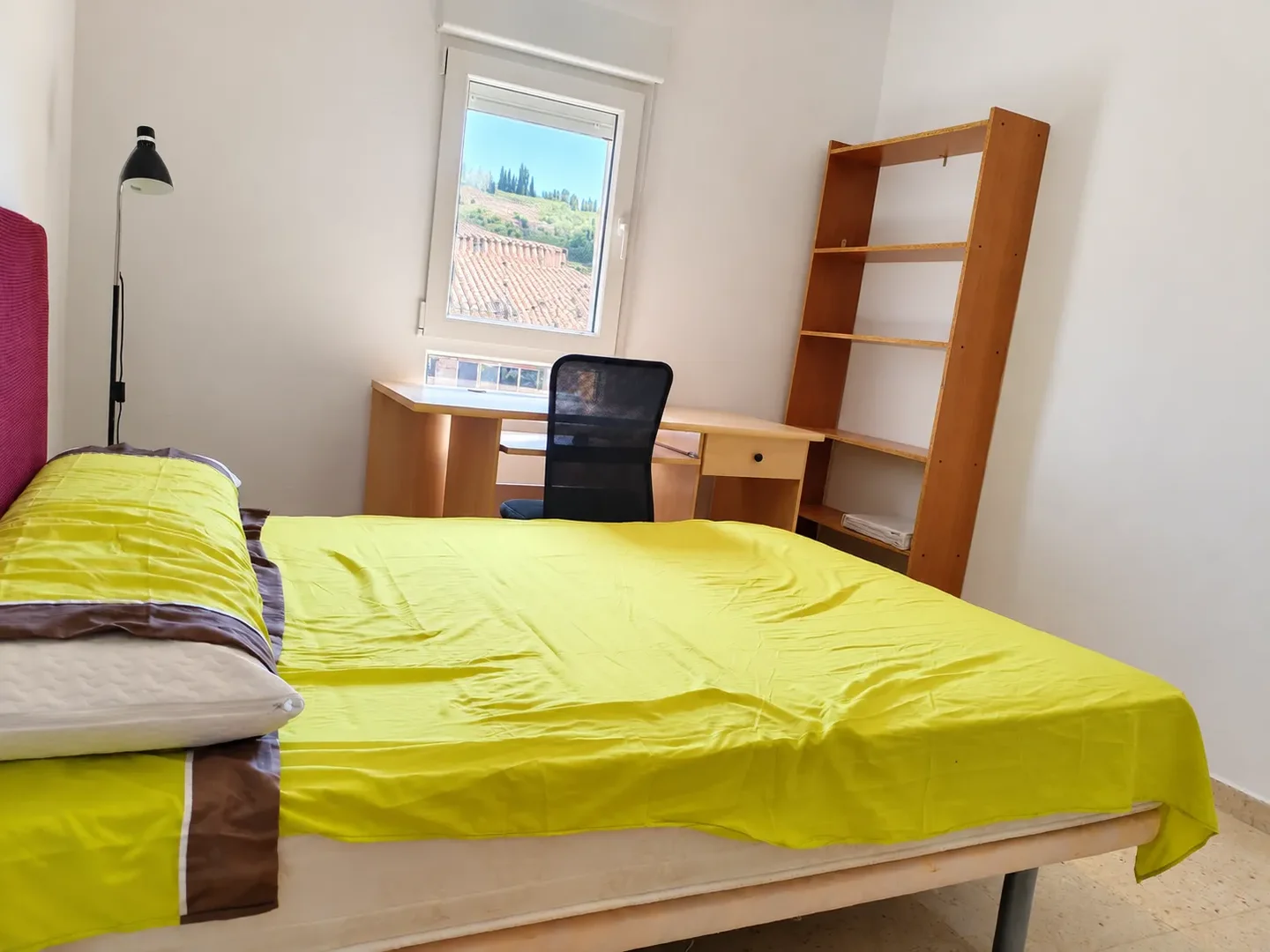 Chambre d'étudiant économique avec emplacement pratique dans 