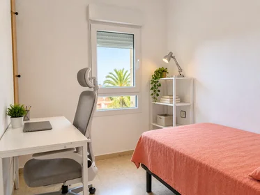 Shared room at Pasaje de Francisca Alba, 2, esc. 0 2º III, image 10 of 15