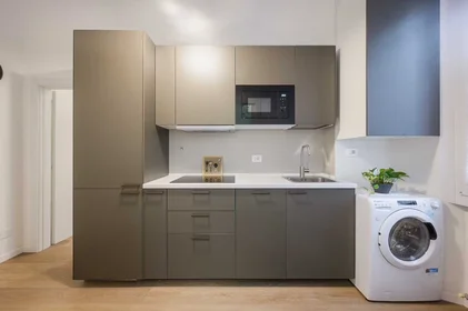 Dairenin tamamı konumu Via Laura Bassi Veratti, Santo Stefano, 8 10 görüntüsü