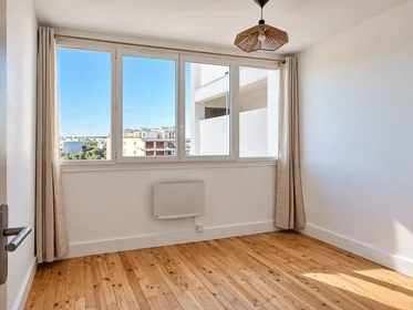 Dairenin tamamı konumu Rue Louis Thévenet, 4th Arrondissement, 9 10 görüntüsü
