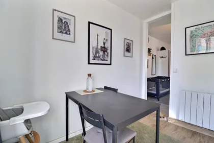 Entire apartment at Rue Sauffroy, 17th Arrondissement, image 3 of 8