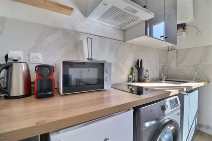 Entire apartment at Rue Sauffroy, 17th Arrondissement, image 4 of 8