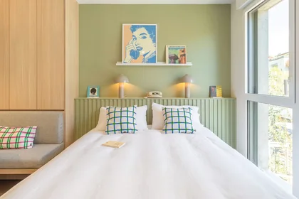 Entire apartment at Rue Benoît Malon, , image 2 of 10