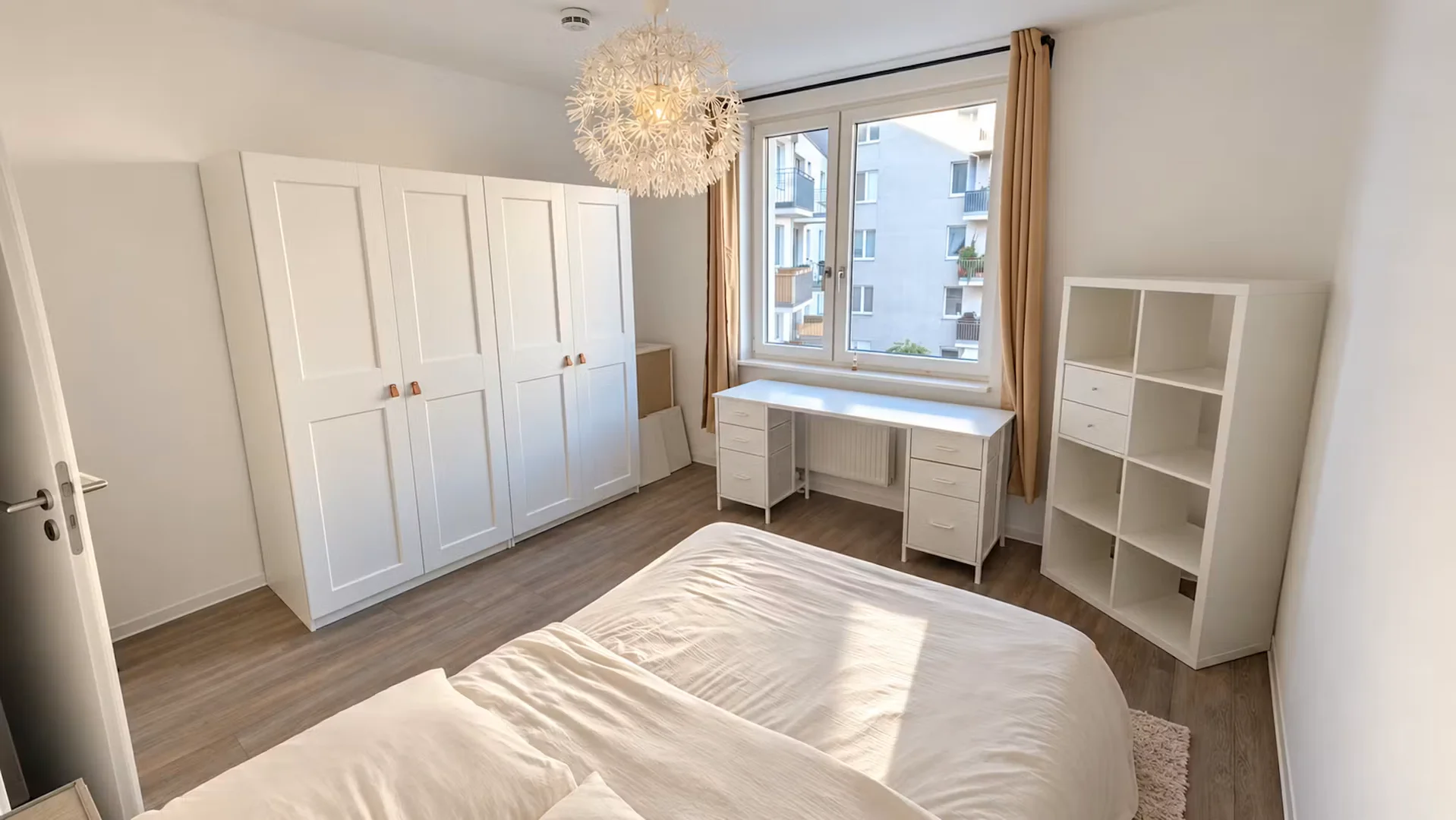Funktionelles Studentenzimmer perfekt zum Studieren in