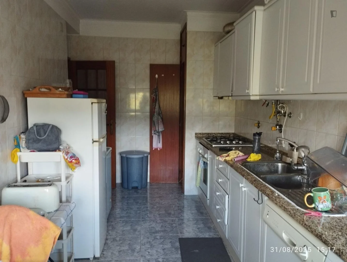  bölgesinde uygun konuma sahip ekonomik öğrenci odası