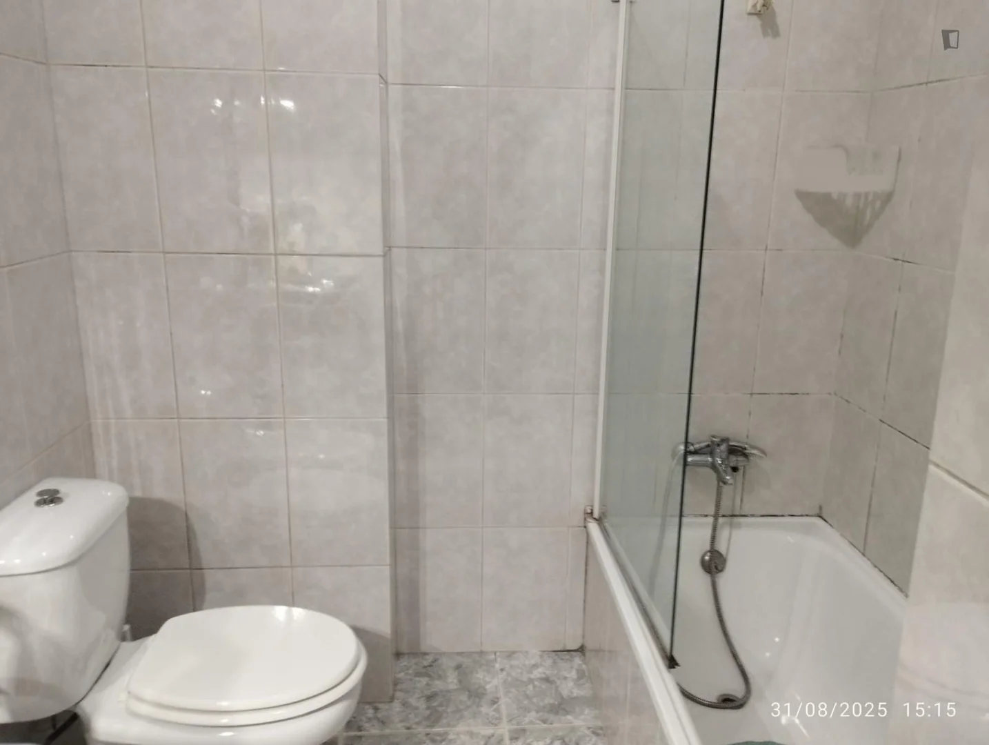 'de modern olanaklara sahip öğrenci dostu oda