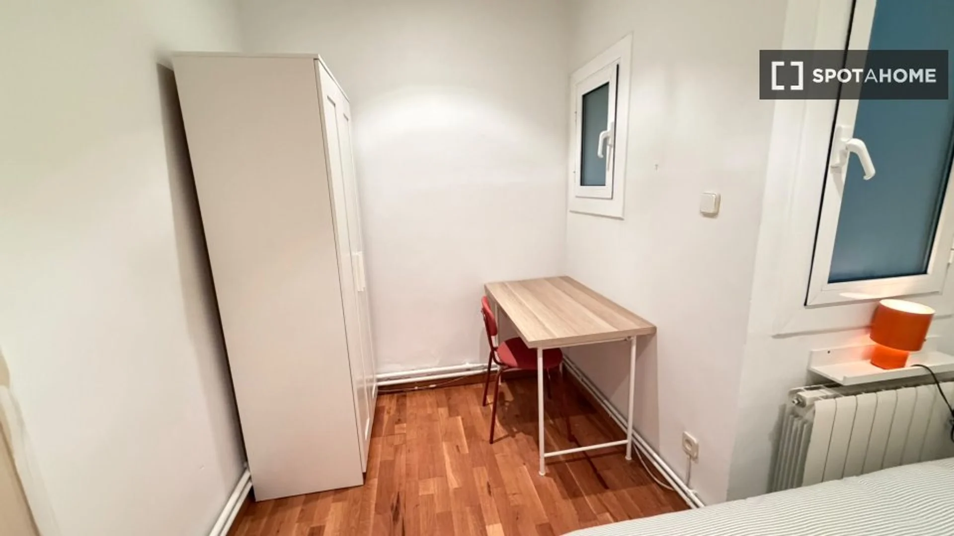 Chambre d'étudiant fonctionnelle parfaite pour étudier dans 