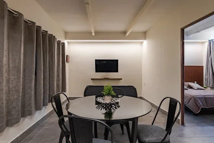 Apartamento moderno y luminoso en {area}