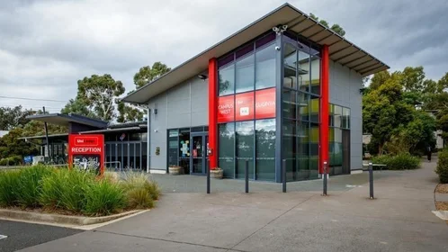 Logement entier en résidence à 19 Cooinda Street, Bruce ACT 2617 Australia, image 9 de 32