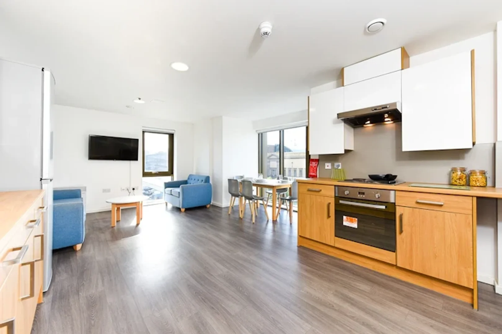 Room for rent in student apartment in , fully furnished