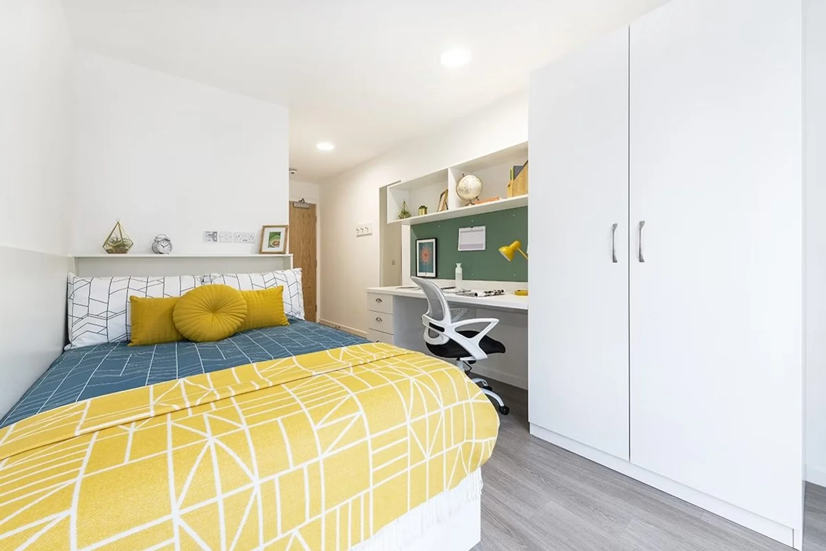 Chambre abordable pour les étudiants avec un bon éclairage dans 