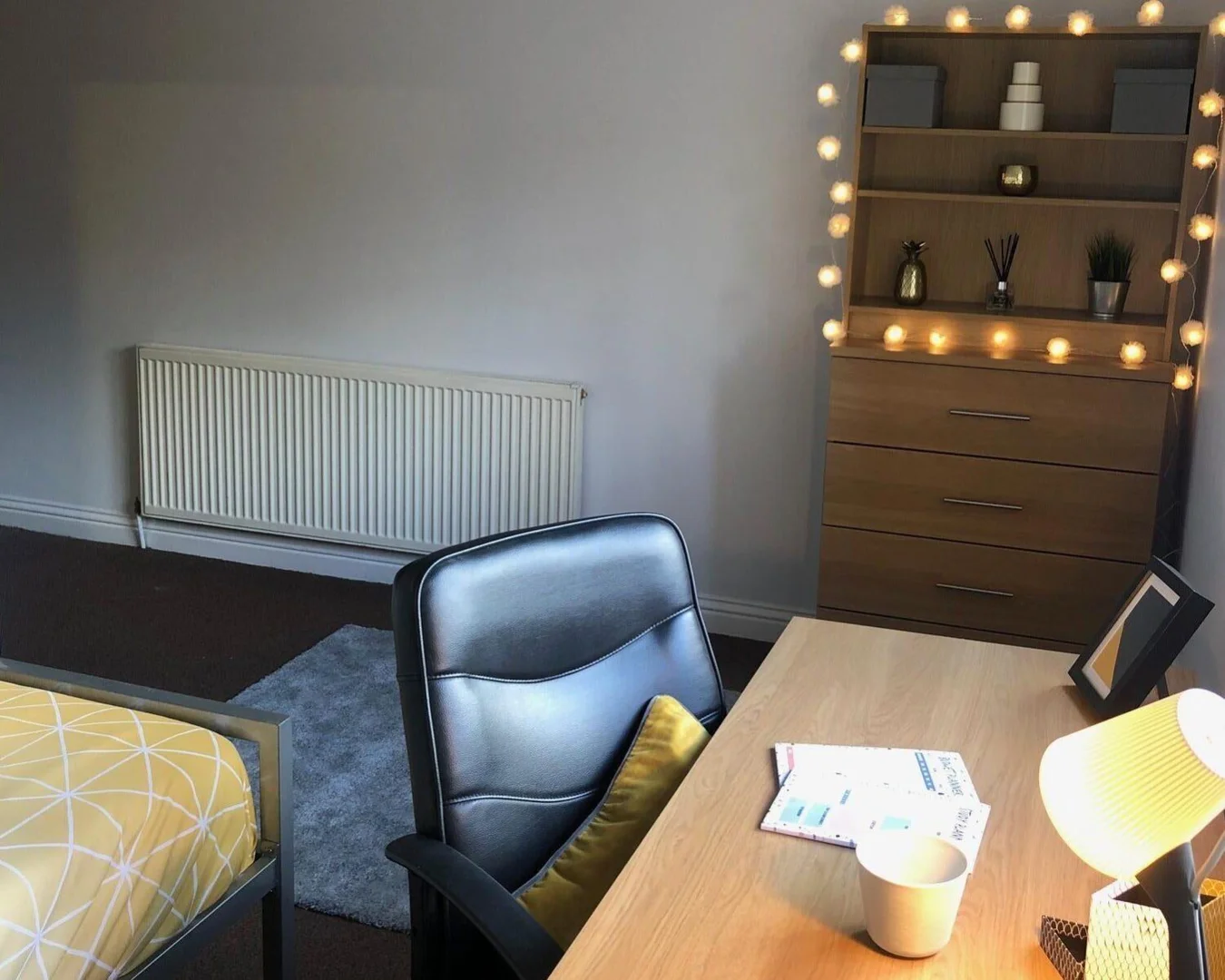 Comfortable and spacious student room in 
