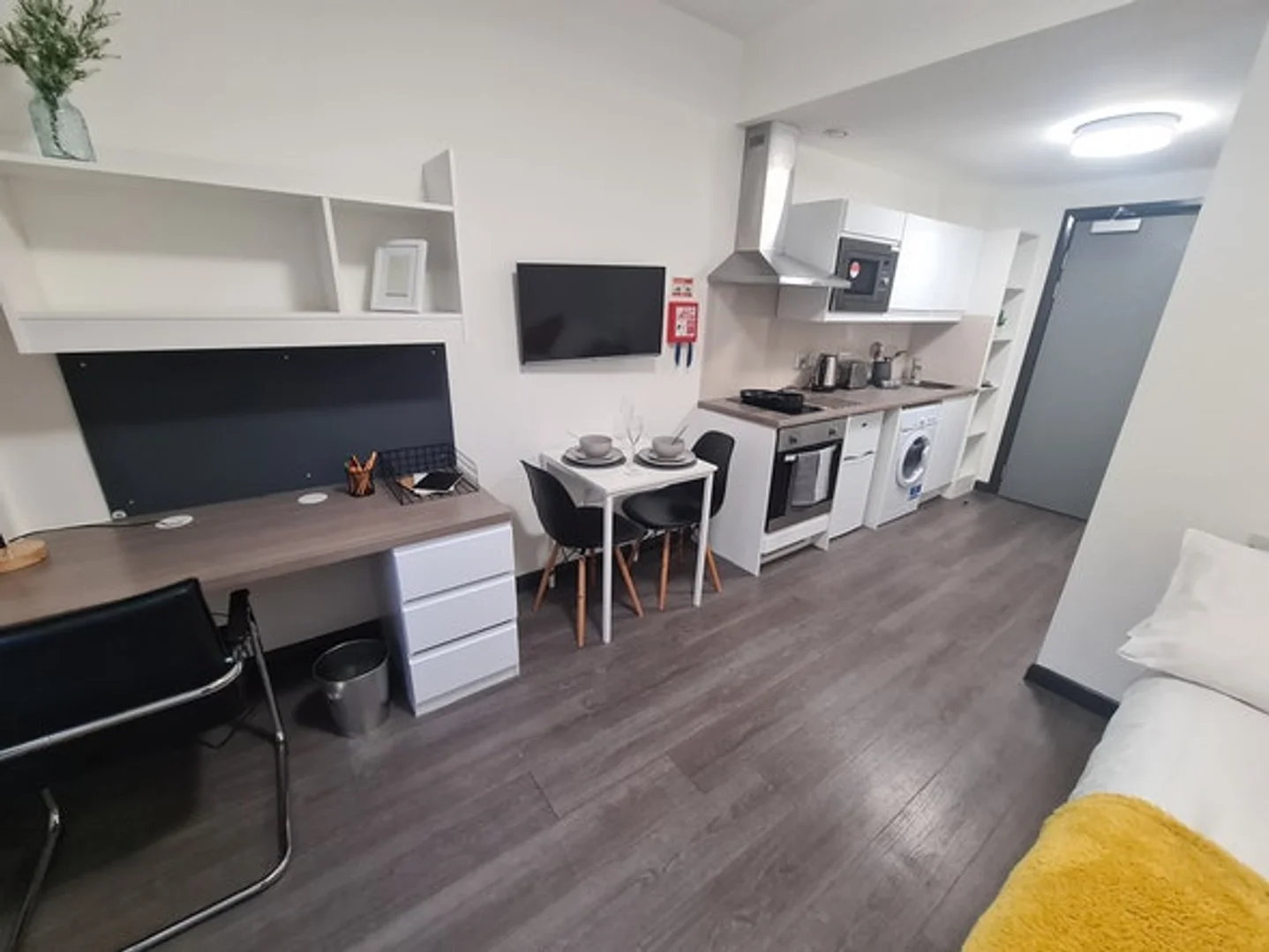 Minimalistisches Studentenstudio in  mit effizientem Grundriss