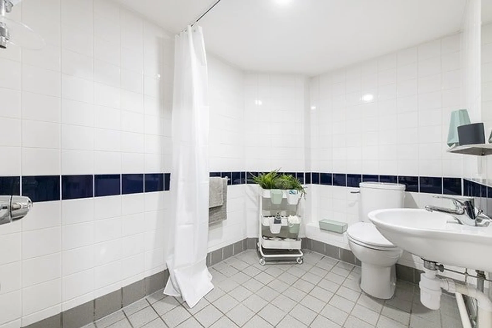 Economical student room with convenient location in 