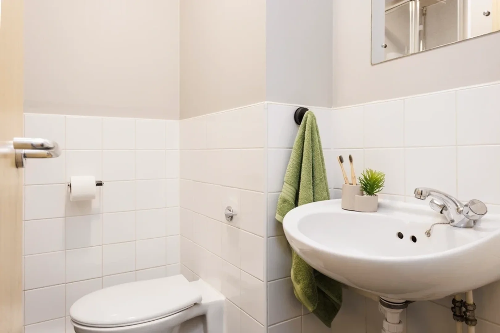 'de öğrenci dairesinde, tamamen mobilyalı kiralık oda