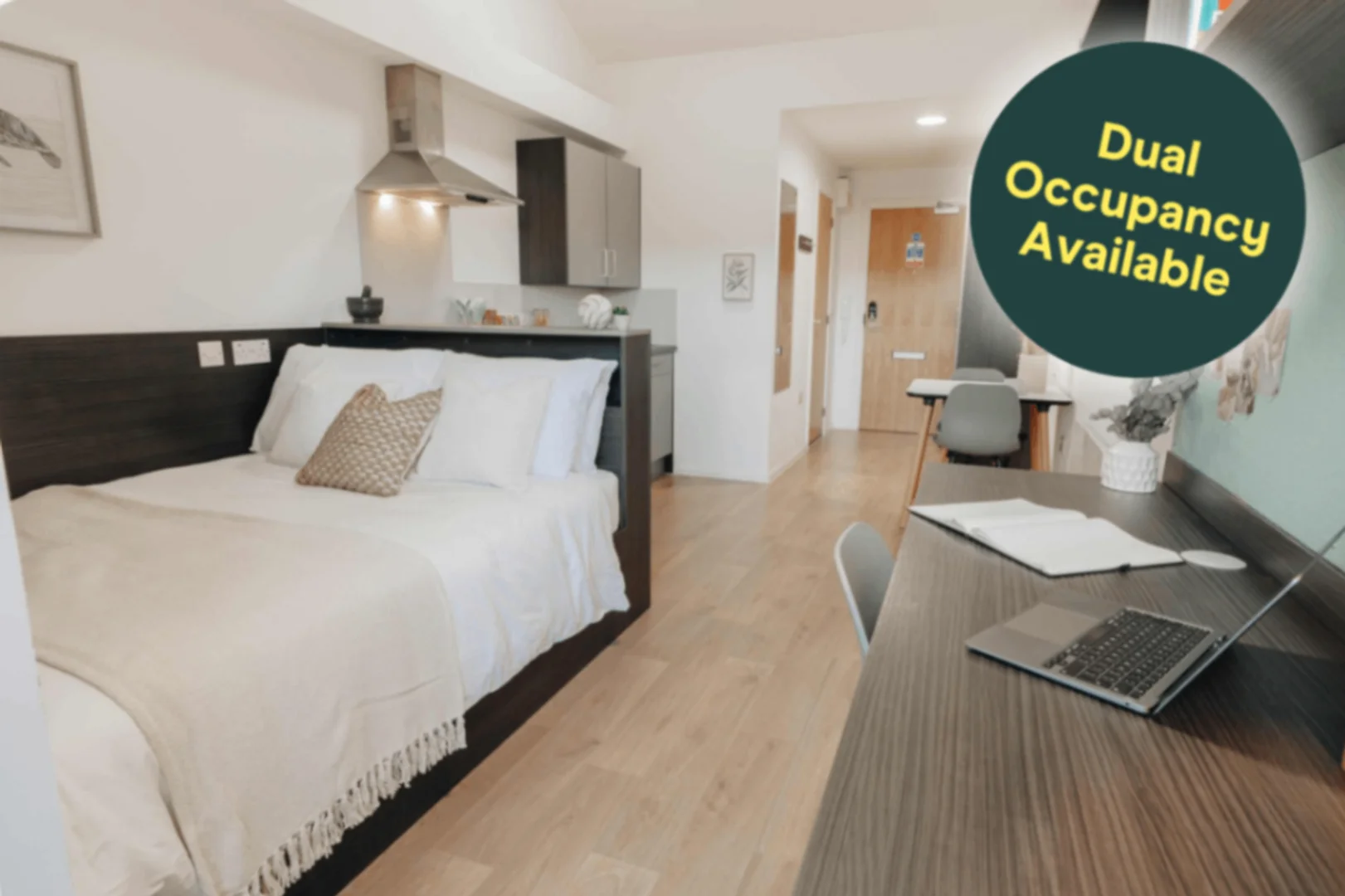 Student-friendly studio with excellent transport links in 