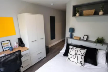 {area} de çift kişilik yataklı kiralık oda