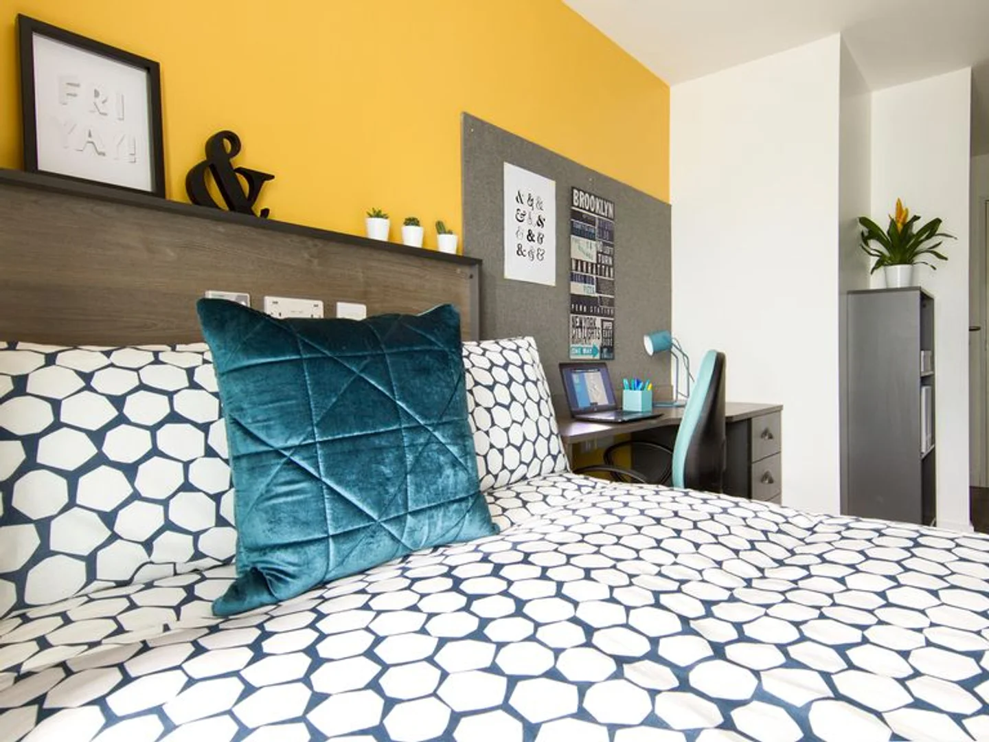Bright and airy student room with easy university access in
