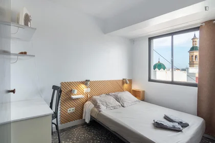 Quarto privado em Carrer d'Almiserà, imagem 1 de 20