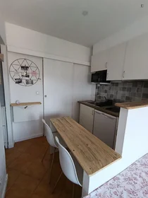 Estúdio em R. Mendes dos Remédios, imagem 6 de 10