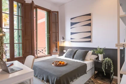 Chambre privée à Carrer de l'Escorial, image 1 de 49
