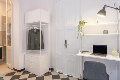 Chambre privée à Carrer de l'Escorial, image 3 de 49