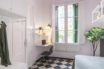 Chambre privée à Carrer de l'Escorial, image 5 de 49