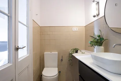 Chambre privée à Carrer de l'Escorial, image 9 de 49