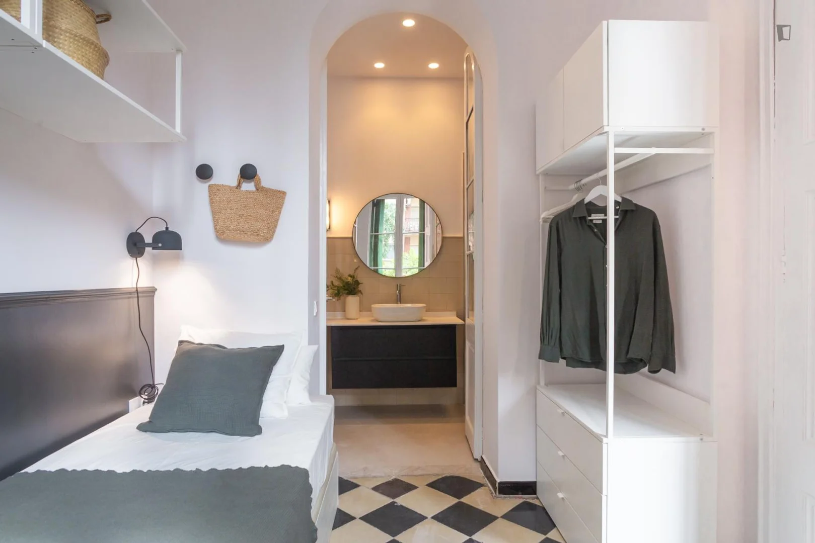 Chambre confortable pour étudiants disponible dans